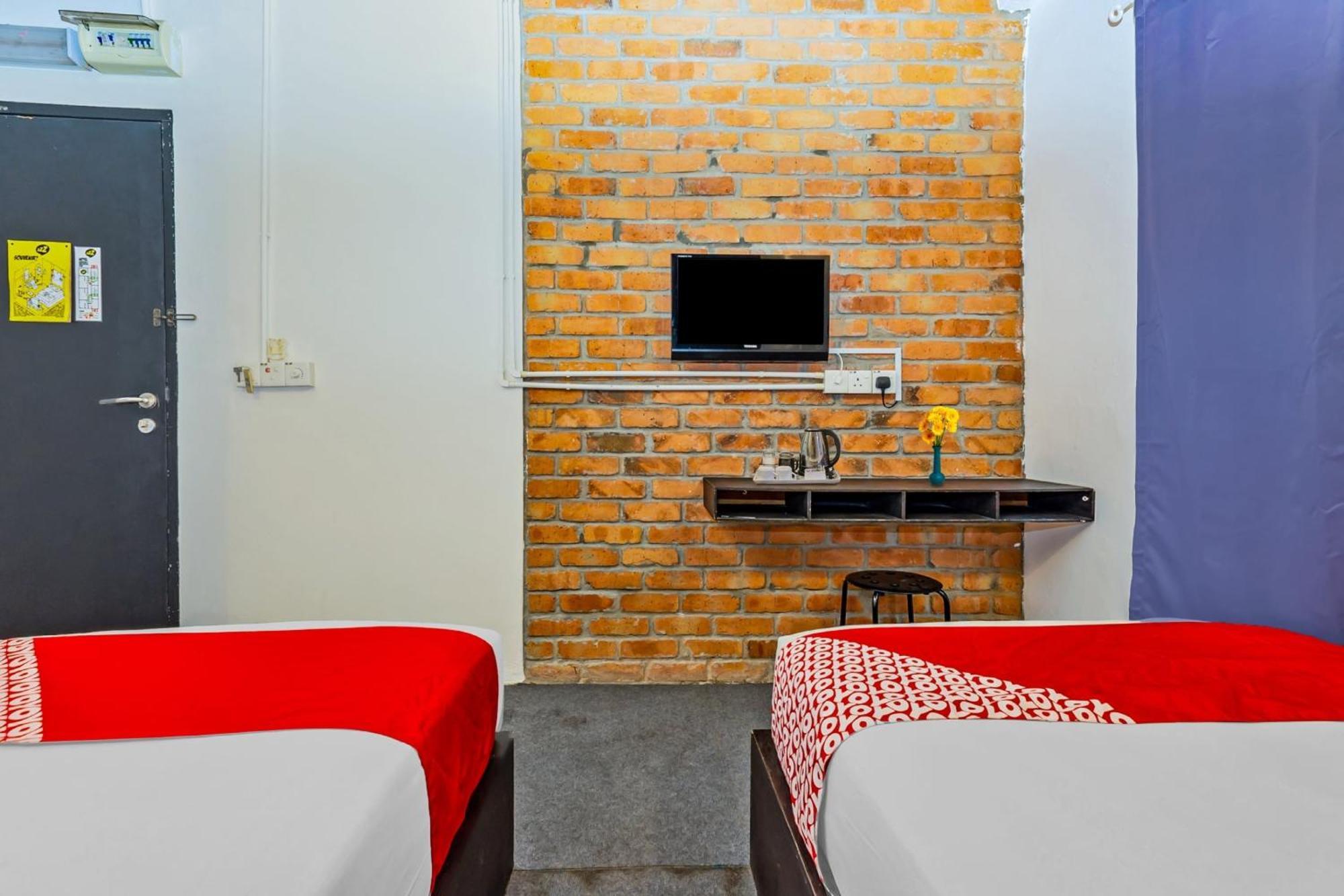 Super Oyo 44032 Zzz Hotel Malacca Exterior photo