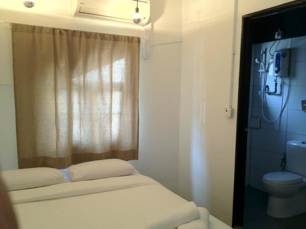 Super Oyo 44032 Zzz Hotel Malacca Exterior photo